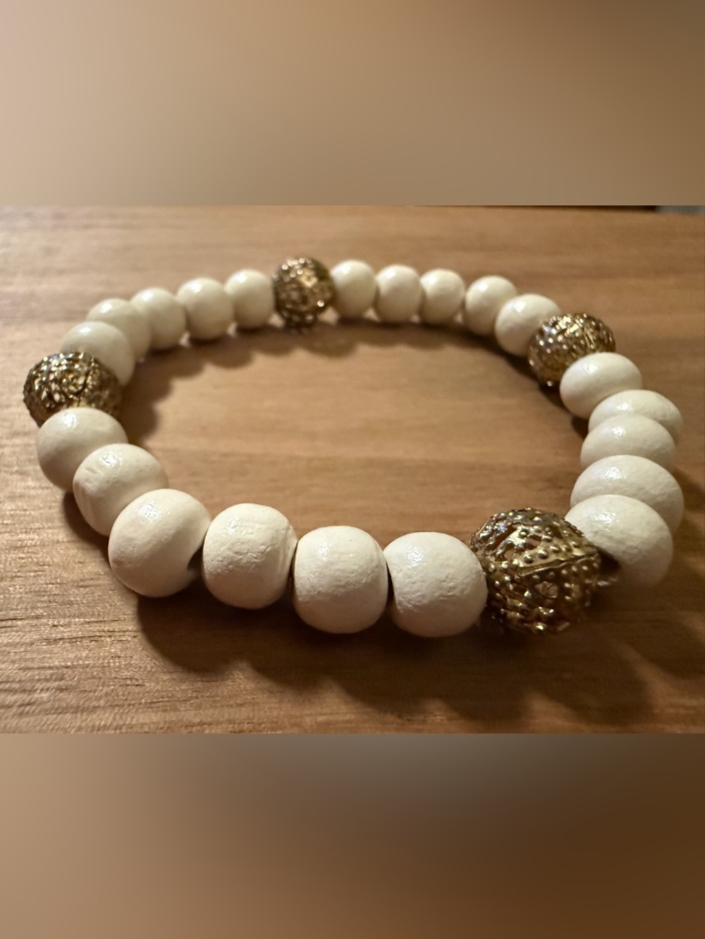 Elegant Cream Beaded Bracelet with Gold Accent